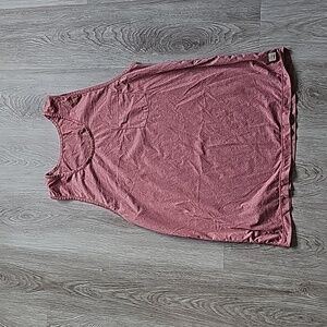 Vuori mens Tradewind performance tank pocket.